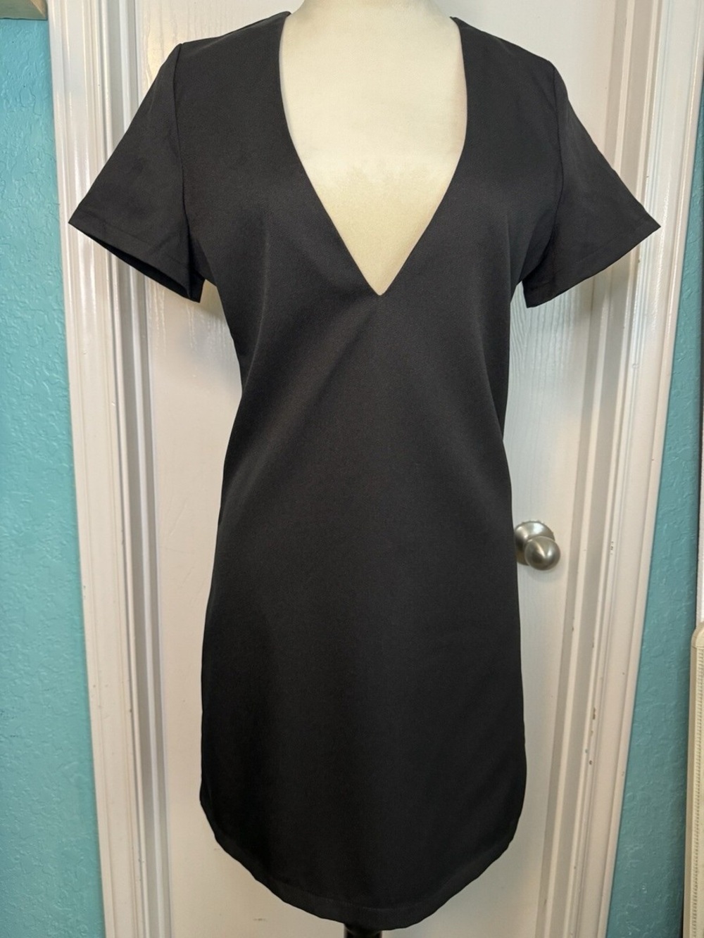 Tobi Black V-Neck Short Sleeve Mini Dress
